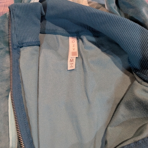 Lularoe M Cozy Velour Bethany Zip-up - Picture 2 of 6